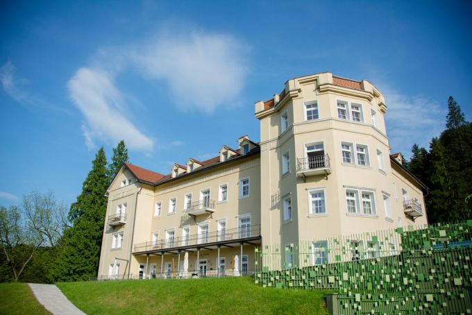 Hotel Sofijin Dvor. Ubicato in un edificio storico all'interno del centro termale e benessere di Rimske Terme, il Rimske Terme - Hotel Sofijin Dvor vanta sistemazioni elegantemente arredate