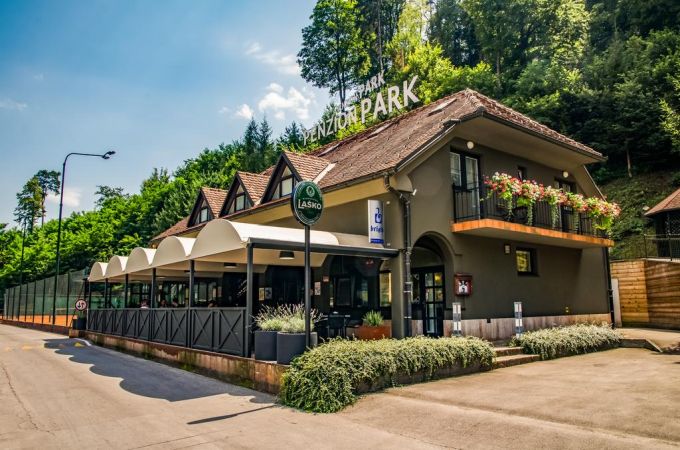 Penzion Vitapark Penzion Park. la Penzion Park sorge a 200 metri dal Parco Benessere Laško, che accoglie piscine, saune e 2 campi da tennis.