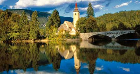 lago bohinj chiesa