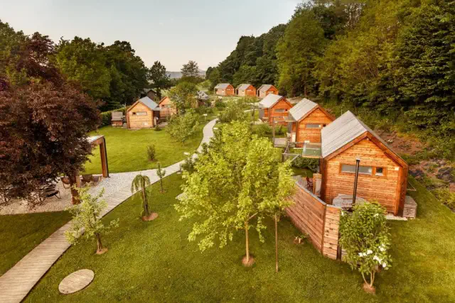 glamping Slovenia con vista montagne