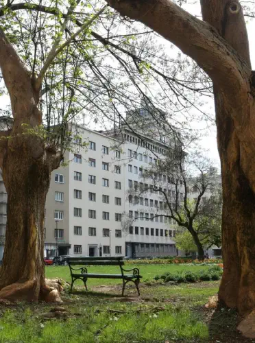 Urban Boutique Hotel Center. La posizione a 2 minuti a piedi dal centro e a 5 minuti dal parco verde della città